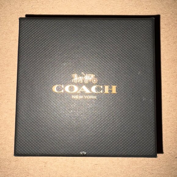 NWT Coach signature bangle in gold tone metal with gold enamel - Picture 3 of 9